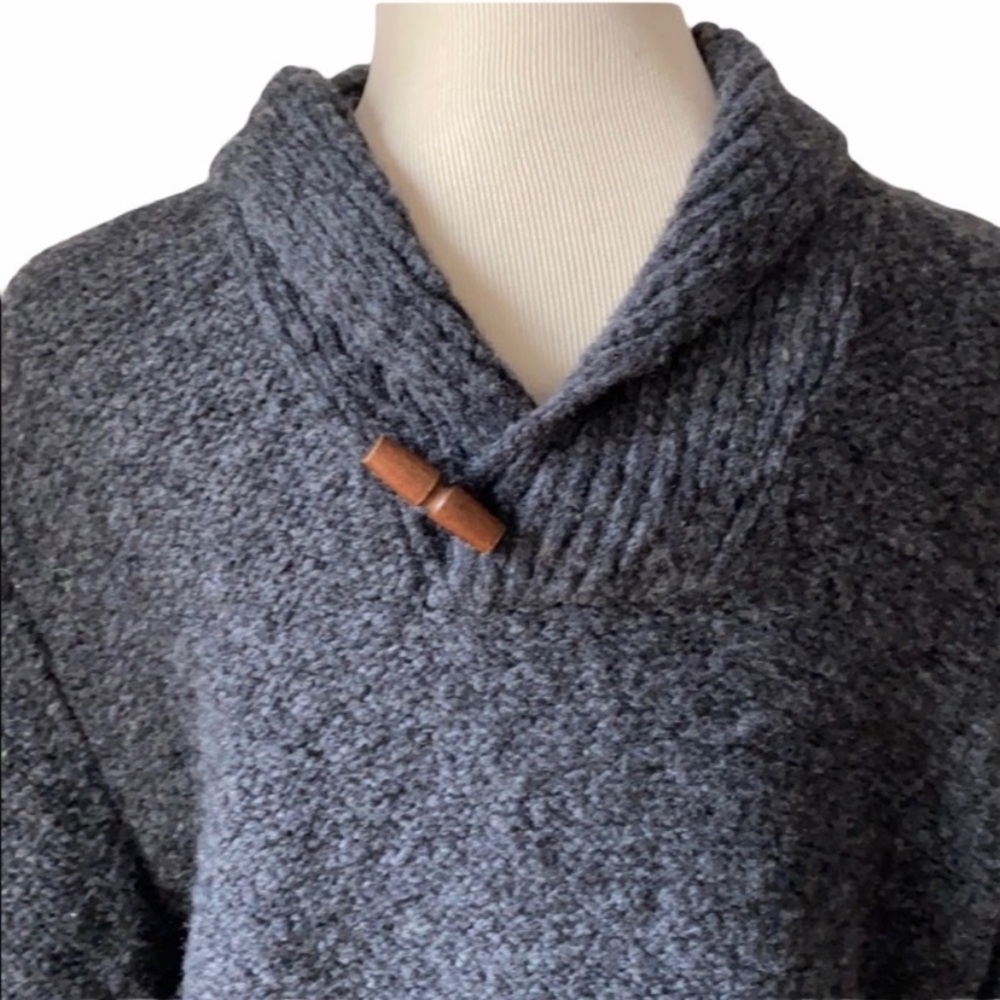 Men’s Banana Republic small gray toggle sweater - like brand new
